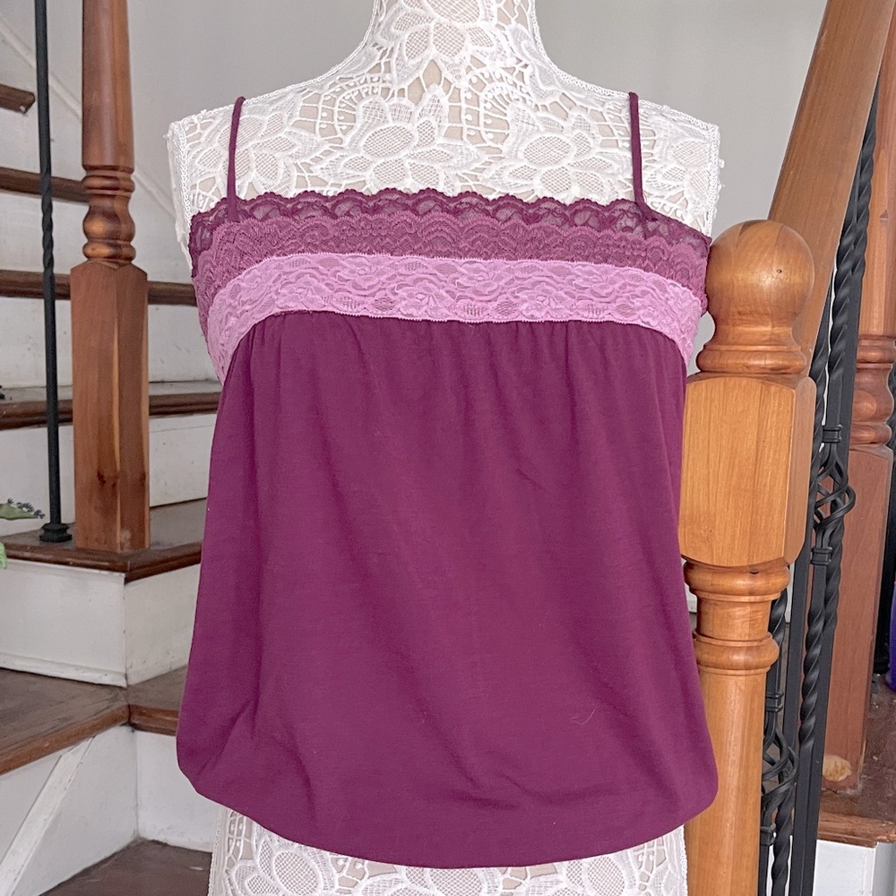 🎈3/$20 Delia’s burgundy and pink lace cami